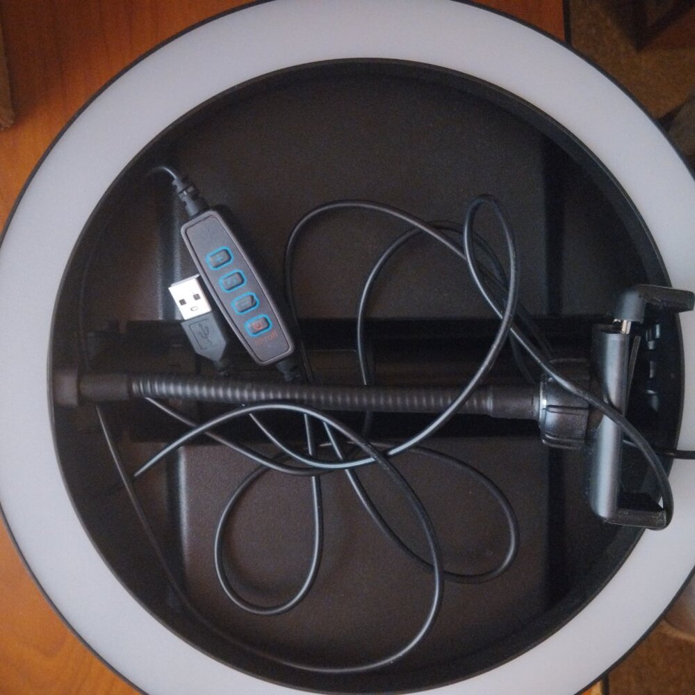 10" LED Ring Light - Picture 2 of 5